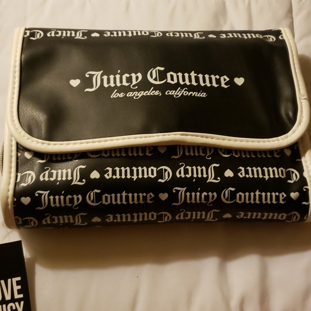Juicey Couture  Hanging Beauty Case